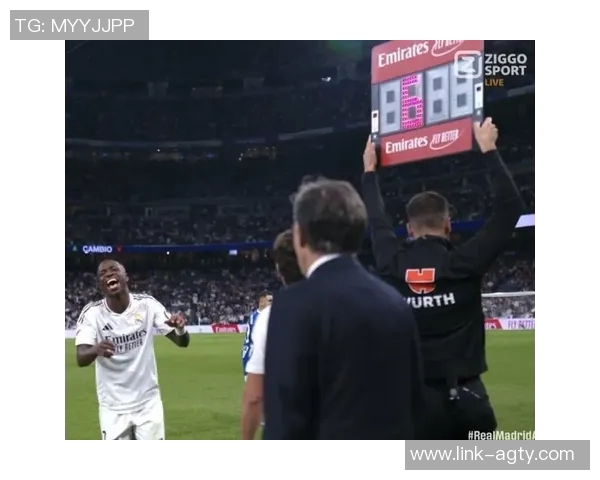 维尼修斯遭遇裁判争议认为自己在比赛中受到不公正对待